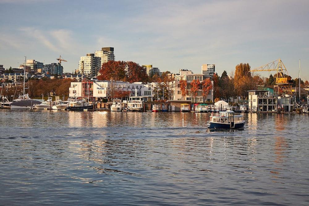 Granville Island Hotel Vancouver Exterior foto