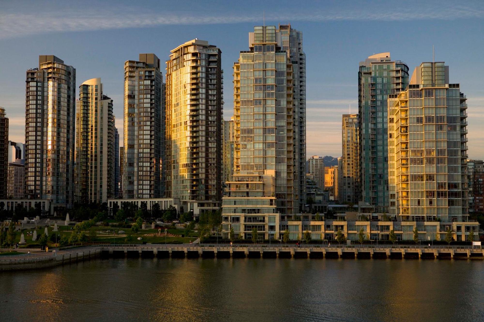 Granville Island Hotel Vancouver Exterior foto